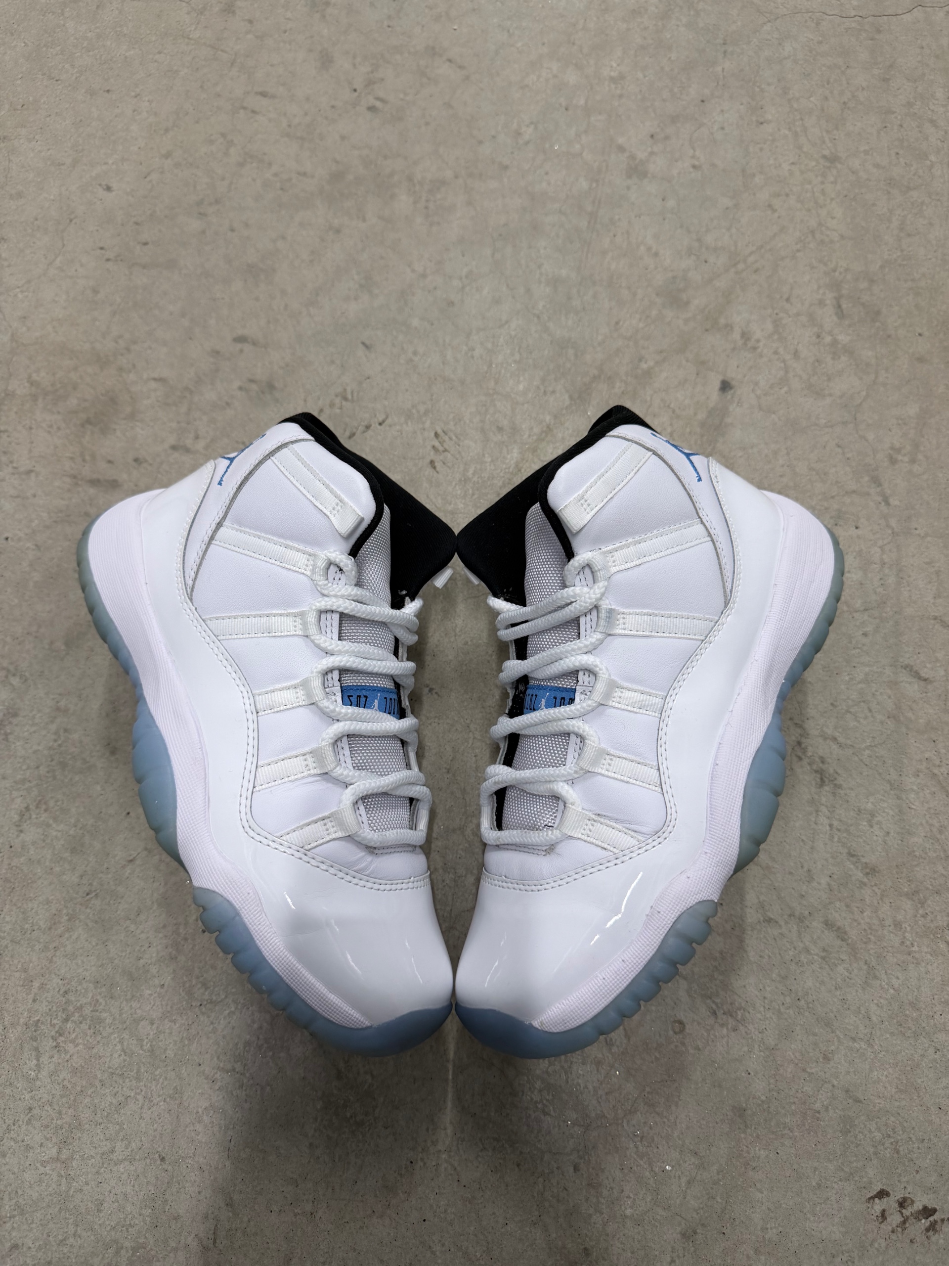 JORDAN 11 Legend Blue