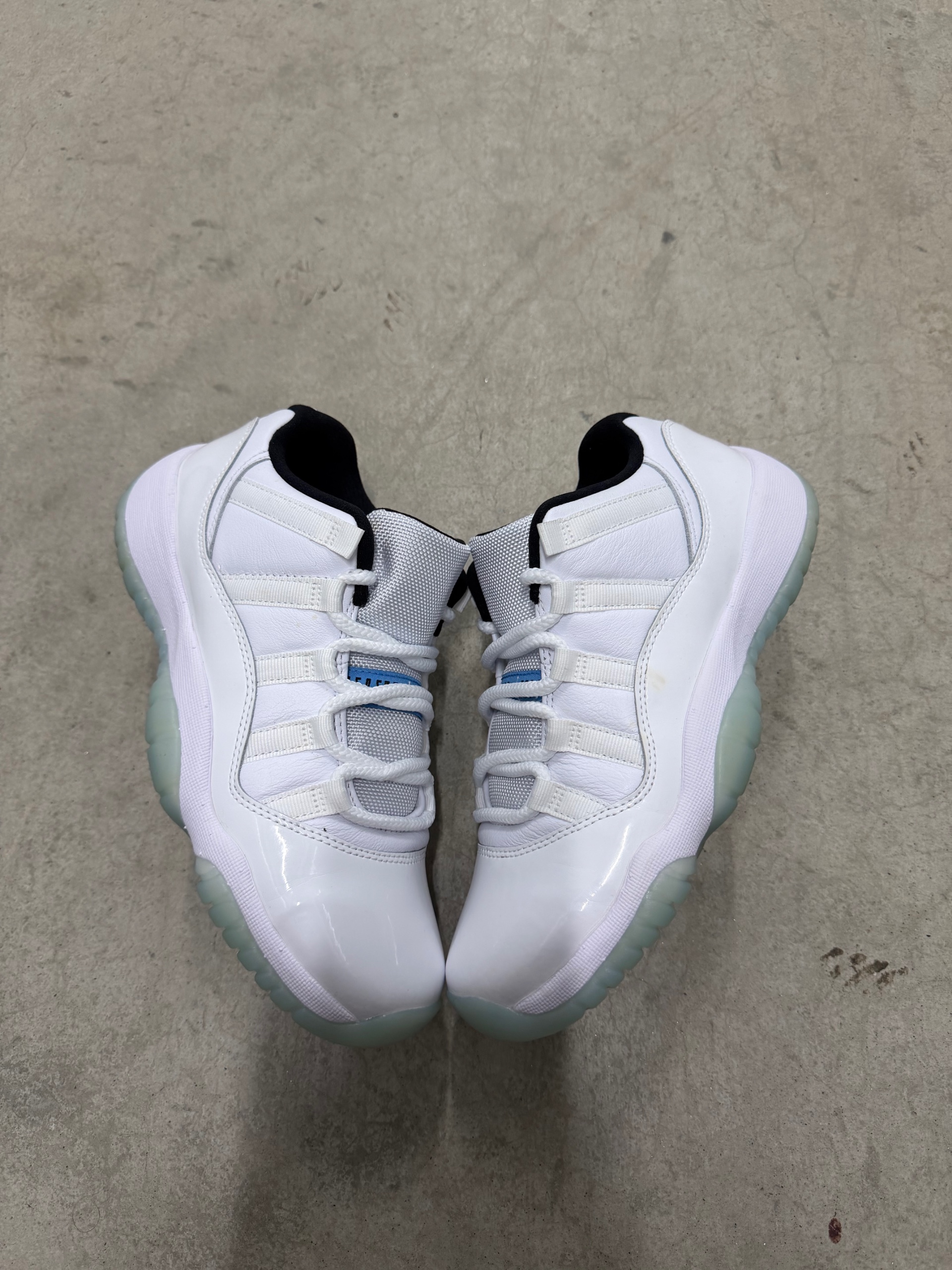 JORDAN 11 LOW Legend Blue