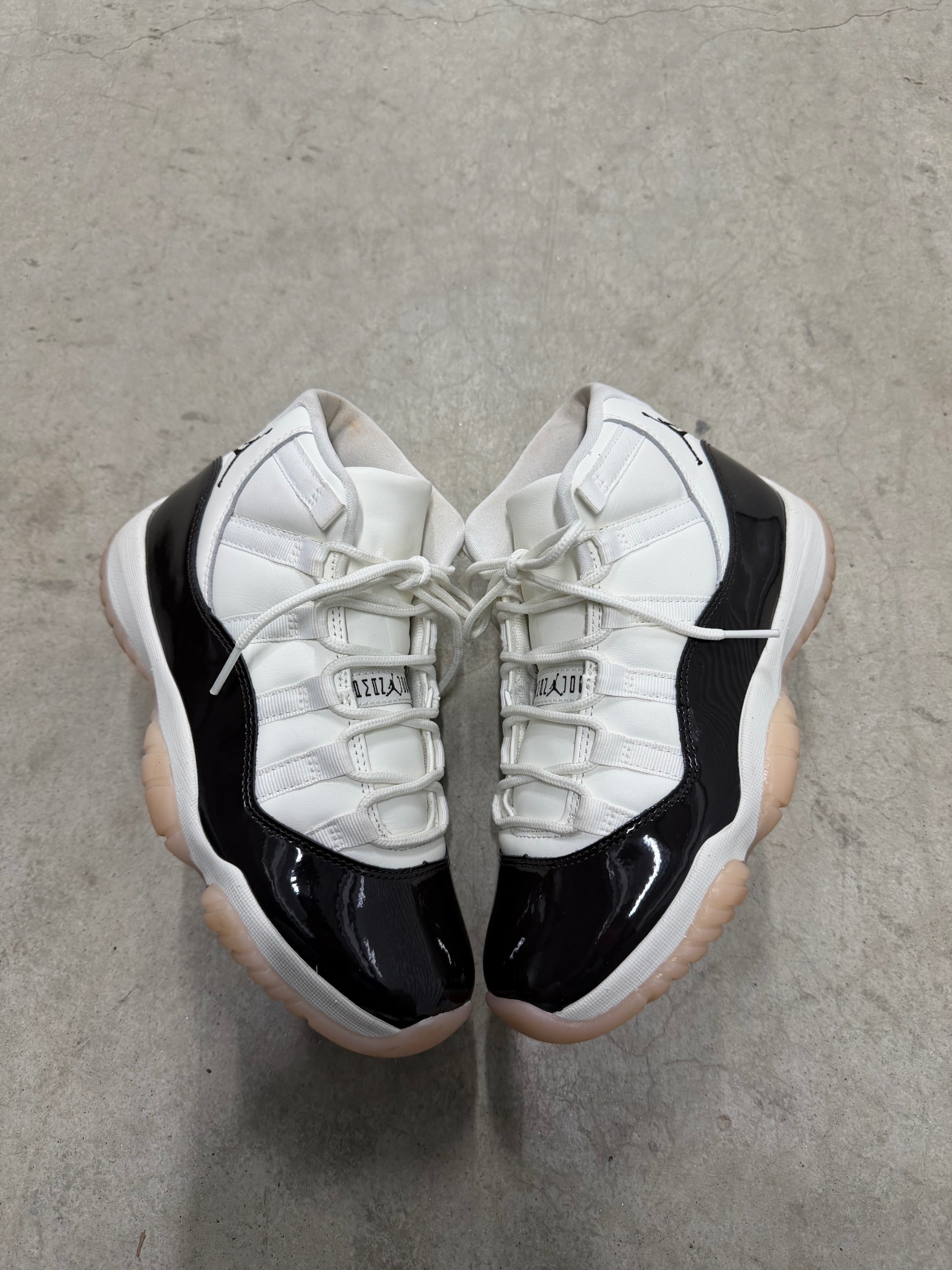 JORDAN 11 Neapolitan