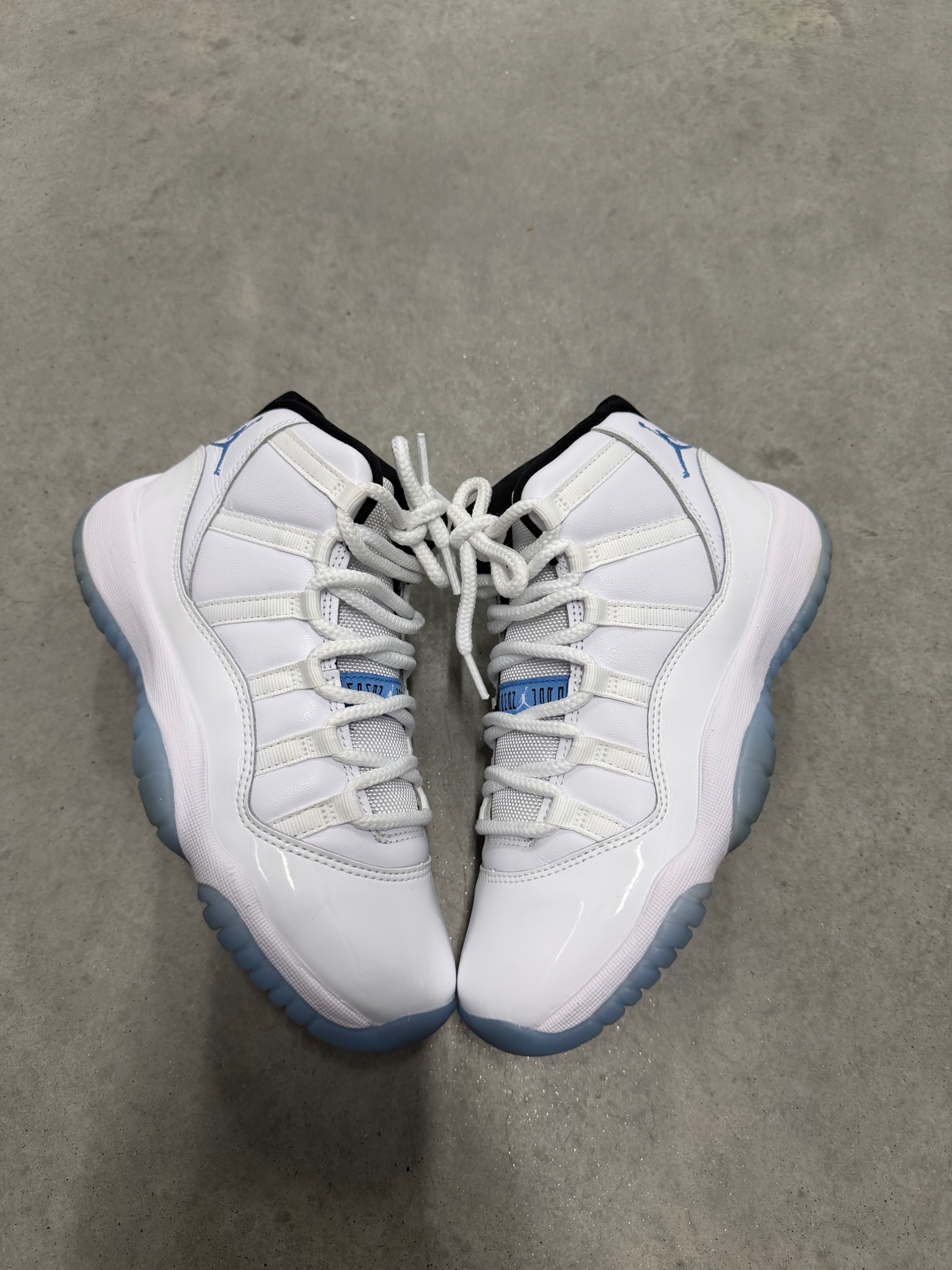 JORDAN 11 Legend Blue