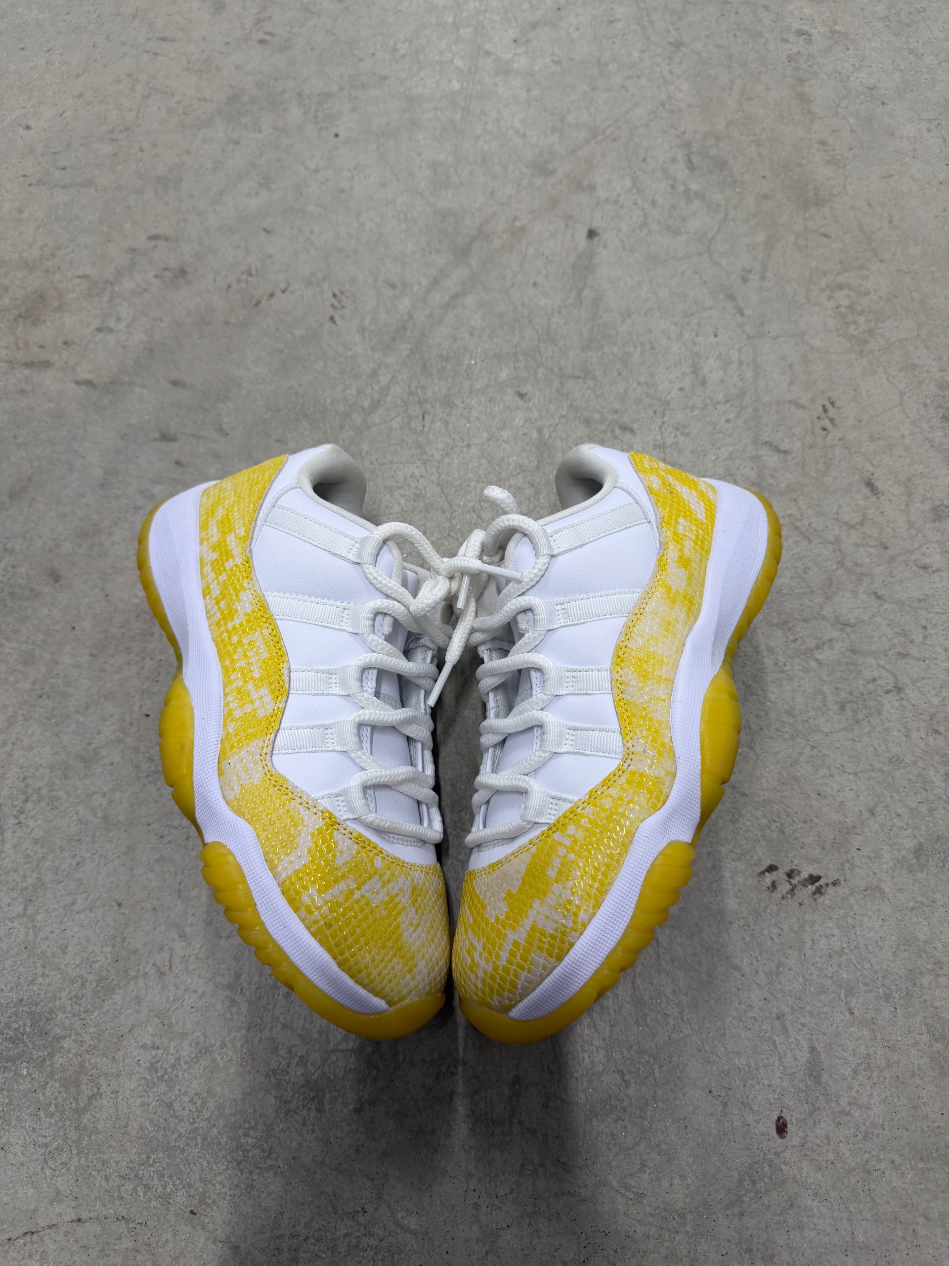 JORDAN 11 Yellow Snakeskin