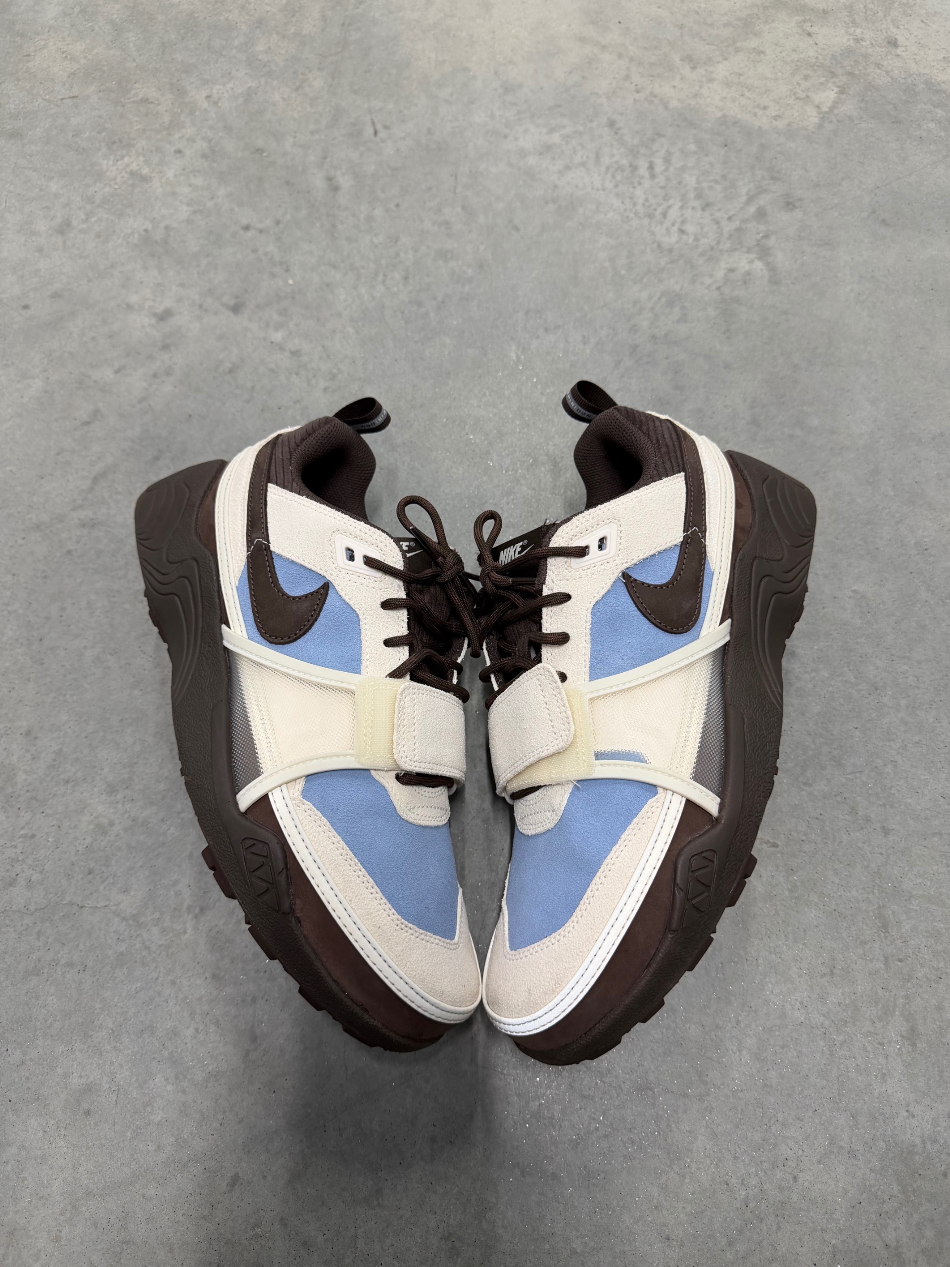 TRAVIS SCOTT NIKE ZOOM FIELD JAXX Leche Blue