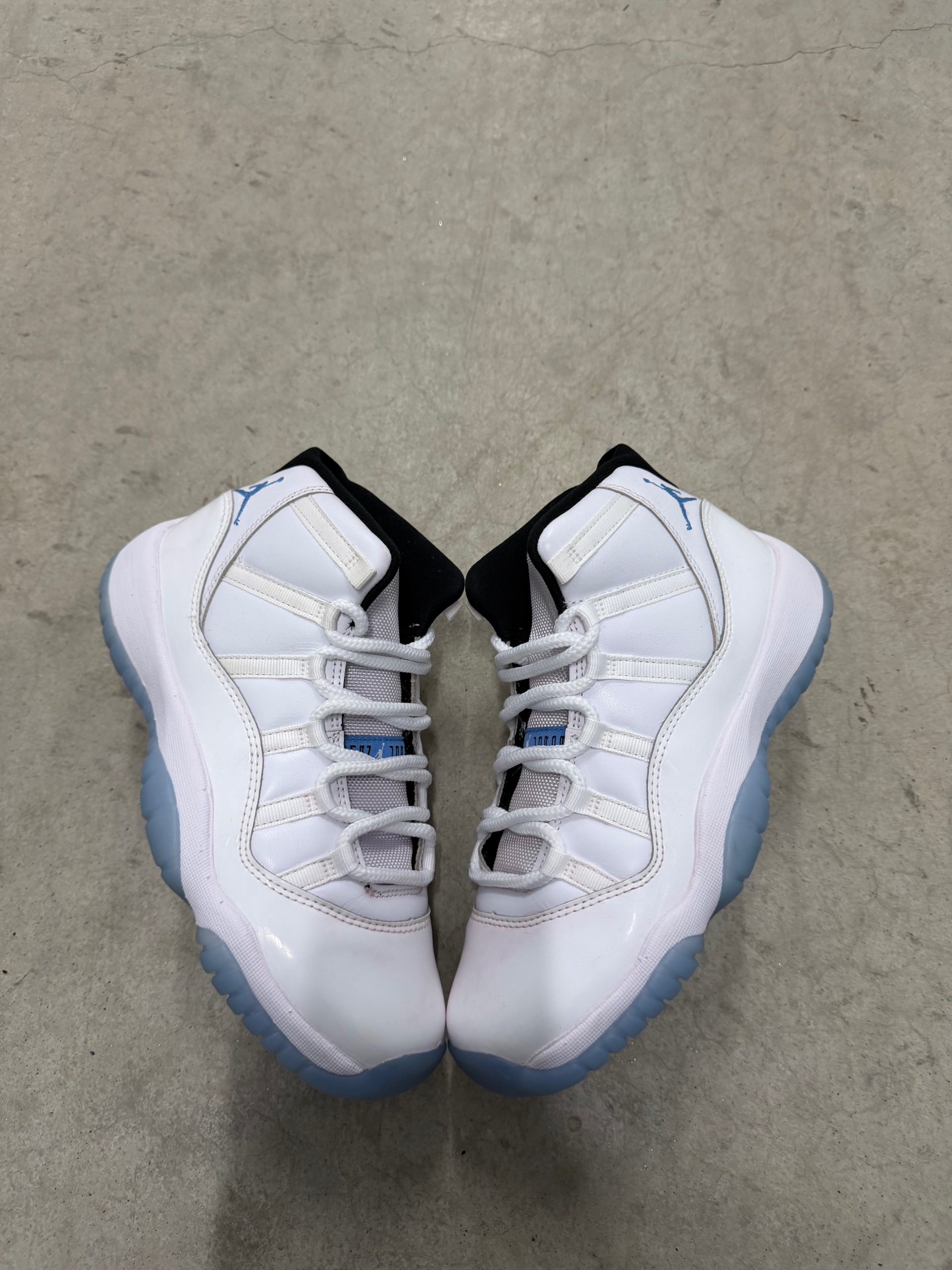 JORDAN 11 Legend Blue